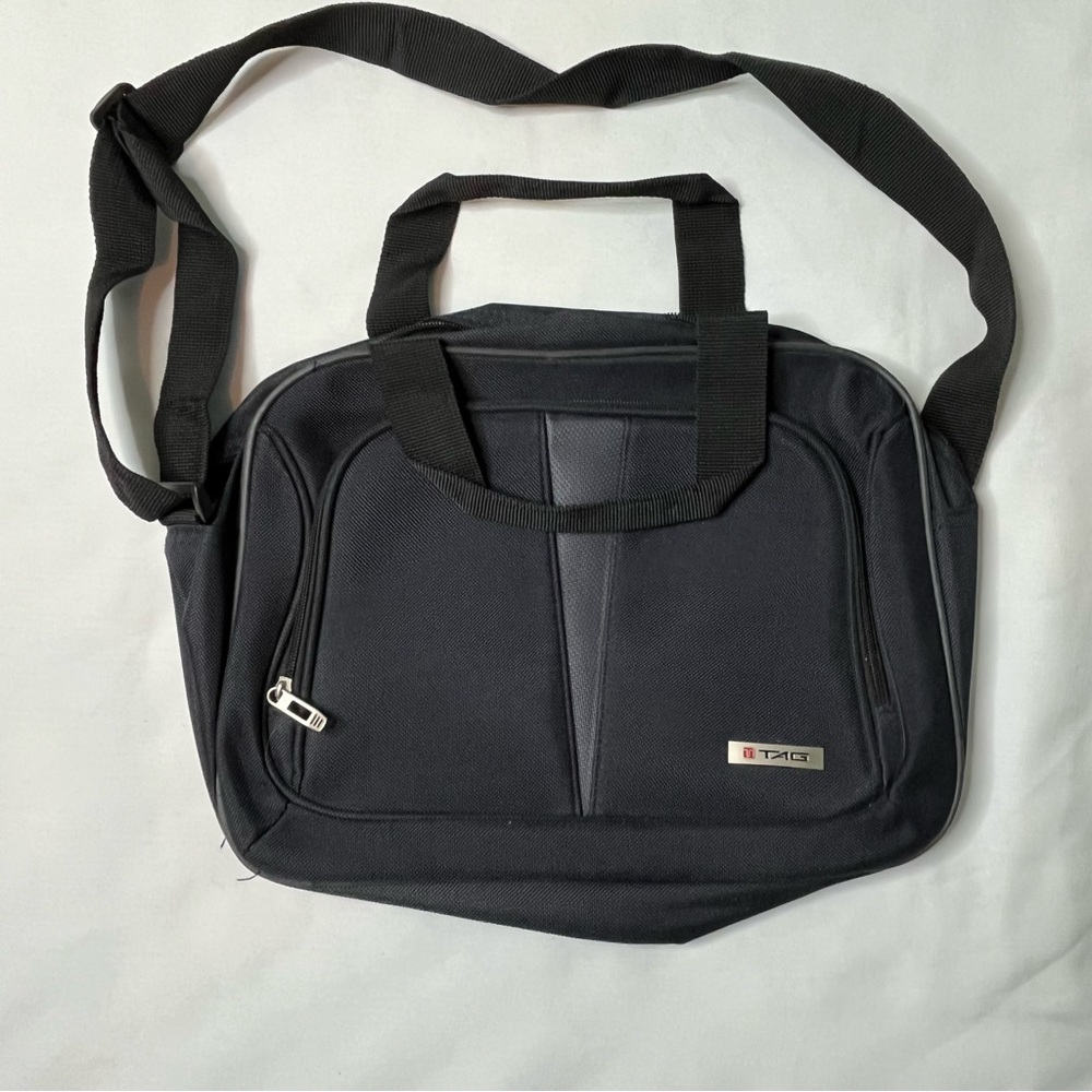 TAG Messenger Travel Bag, Black w/adjustable shoulder strap carry straps